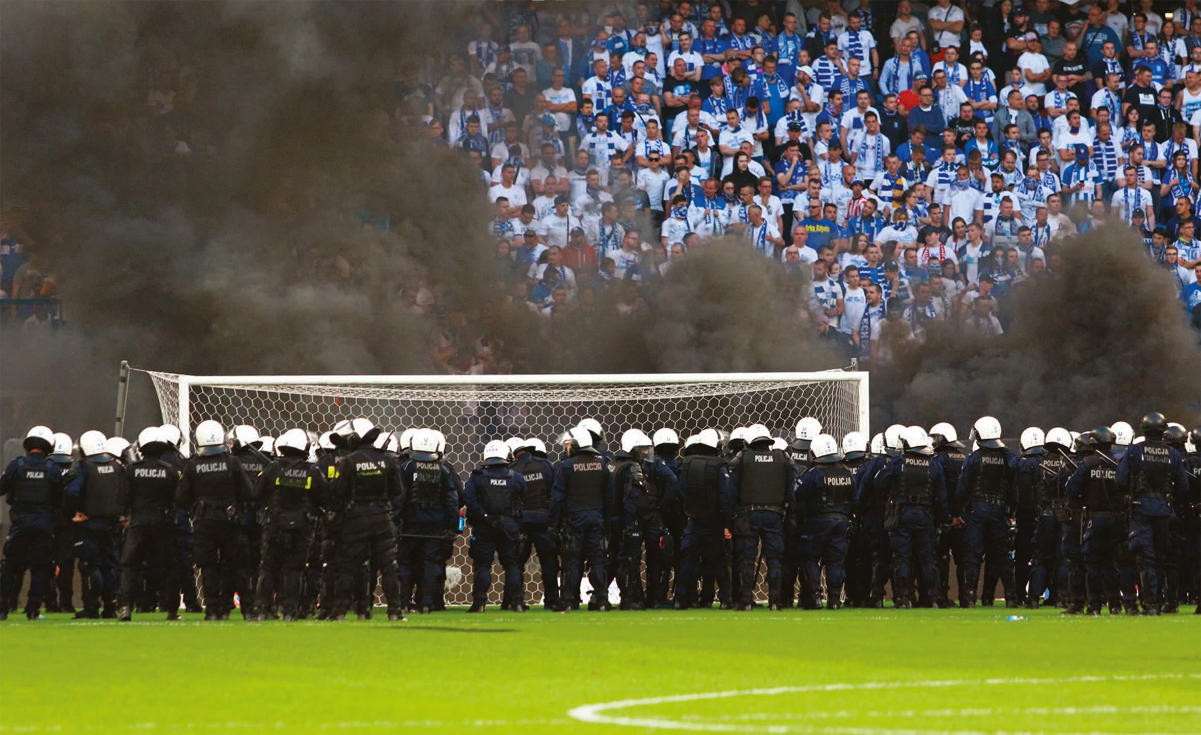 Ultras. A Way of Life: The fight for the soul of Modern Football (Two Finger Salute)